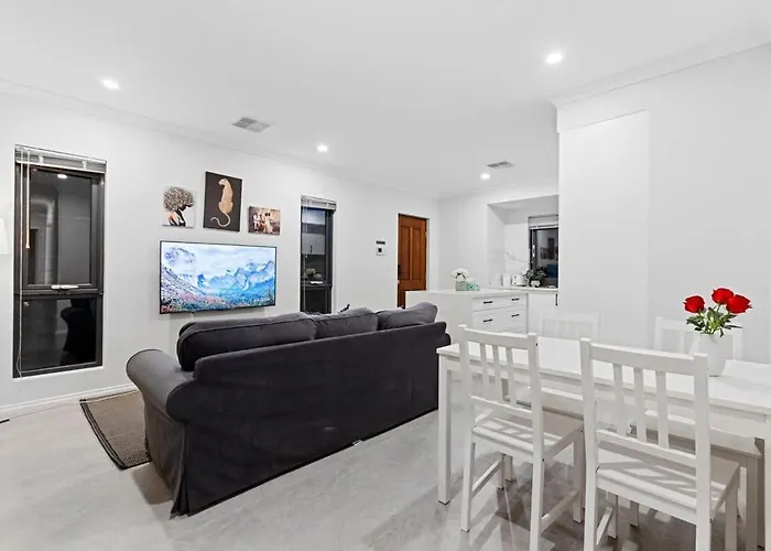 Corporate Entire House 1walk To Curtin *